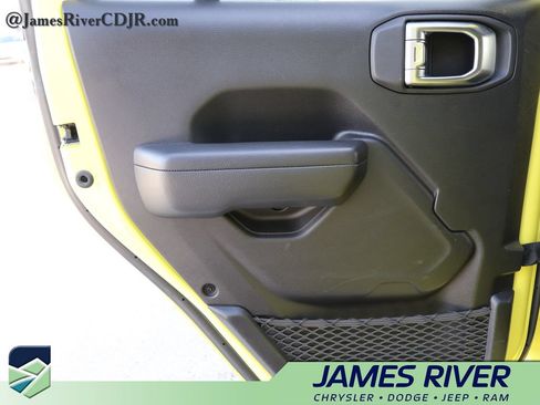 Used 2023 Jeep Wrangler Unlimited Rubicon 4xe w/ Cold Weather Group AWD/4WD image 16