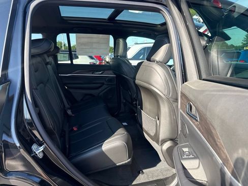 New 2026 Jeep Grand Cherokee Limited w/ Limited Altitude Package AWD/4WD image 27