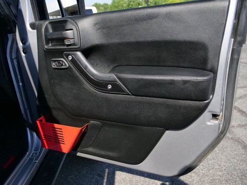 Used 2017 Jeep Wrangler Rubicon AWD/4WD image 46