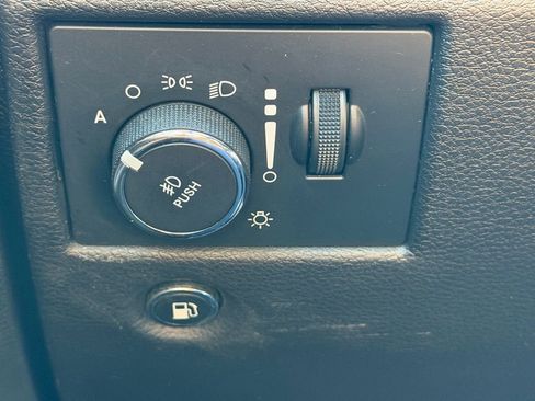 Used 2021 Jeep Grand Cherokee Limited w/ Luxury Group II image 11