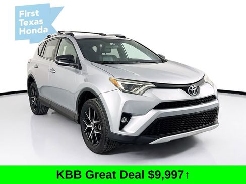 Used 2016 Toyota RAV4 SE image 1