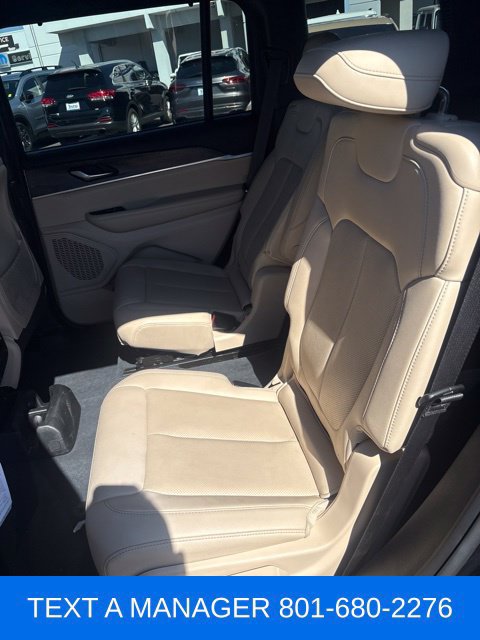 Used 2023 Jeep Grand Cherokee L Limited w/ Luxury Tech Group II AWD/4WD image 12