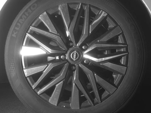 Used 2025 Nissan Altima 2.5 SV FWD image 13