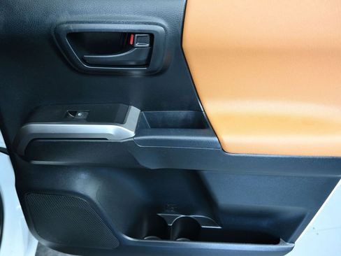 Used 2017 Toyota Tacoma SR5 image 33