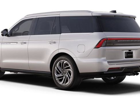 New 2025 Lincoln Navigator Reserve AWD/4WD image 2