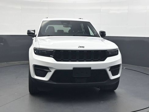 Used 2023 Jeep Grand Cherokee Altitude AWD/4WD image 15