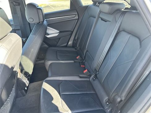 Used 2024 Audi Q3 2.0T Premium image 23