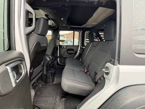 Used 2024 Jeep Wrangler Unlimited Rubicon w/ Technology Group image 10