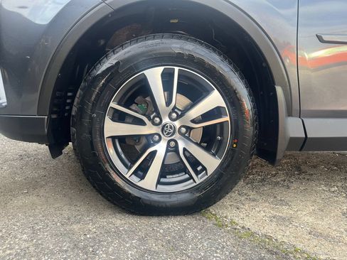 Used 2018 Toyota RAV4 XLE AWD/4WD image 10