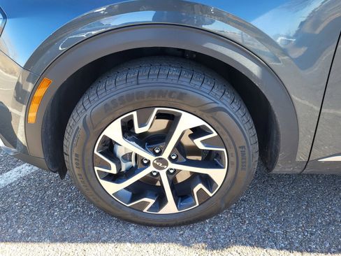 Used 2025 Kia Sportage EX image 22