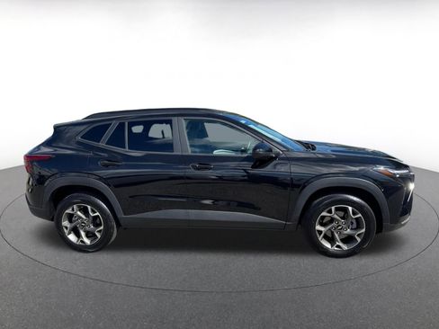 Used 2025 Chevrolet Trax LT w/ LT Convenience Package image 15