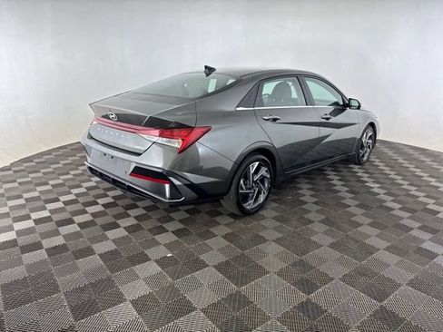 Used 2024 Hyundai Elantra Limited FWD image 5
