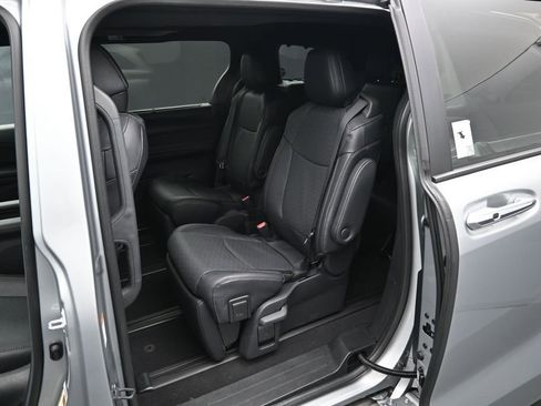 Certified 2025 Toyota Sienna Limited AWD/4WD image 33