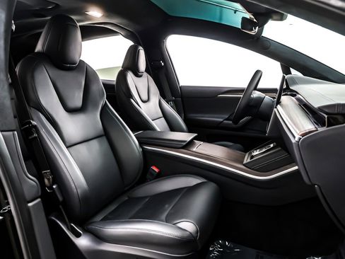 Used 2024 Tesla Model X image 7