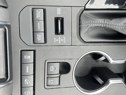 Used 2022 Toyota Highlander XLE image 33