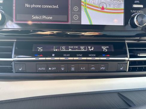 Used 2024 Toyota Sienna XSE image 33