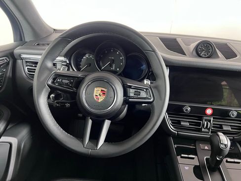 Certified 2025 Porsche Macan AWD/4WD image 23