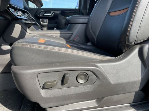 Used 2024 GMC Sierra 1500 AT4 w/ Technology Package image 11