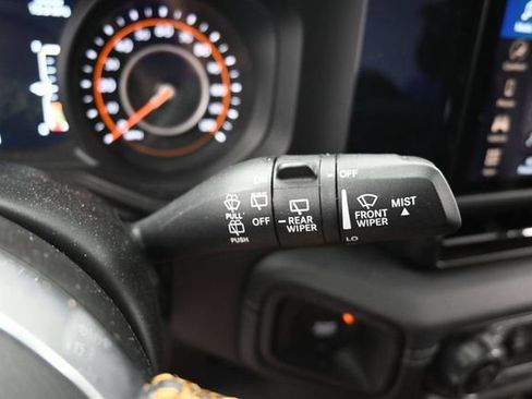 Used 2025 Jeep Wrangler Unlimited Sahara AWD/4WD image 30
