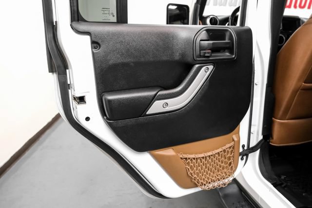 Used 2017 Jeep Wrangler Unlimited Sahara w/ Connectivity Group AWD/4WD image 40