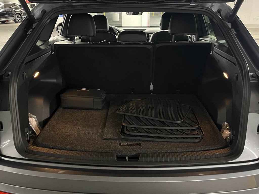 Used 2023 Volkswagen Atlas Cross Sport SE w/ Black Wheel Package AWD/4WD image 38