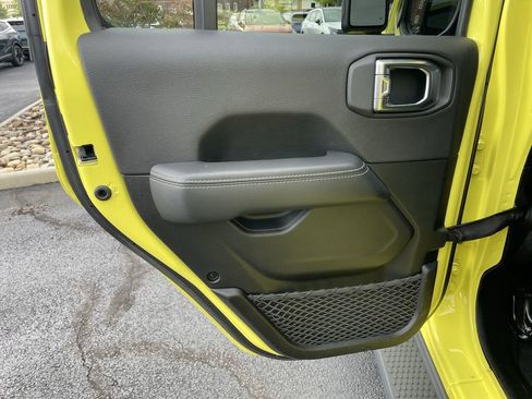 Used 2023 Jeep Wrangler Unlimited Sahara w/ Cold Weather Group AWD/4WD image 22