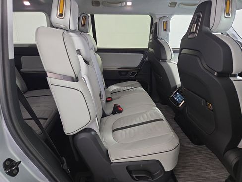 Used 2024 Rivian R1S Adventure AWD/4WD image 23