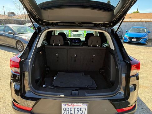 Used 2025 Chevrolet TrailBlazer LT image 30