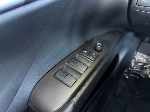 Used 2022 Toyota Camry SE w/ Carpet Mat Package (TMS) FWD image 21
