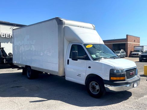 Used 2018 GMC Savana 4500 w/ Power Convenience Package image 4