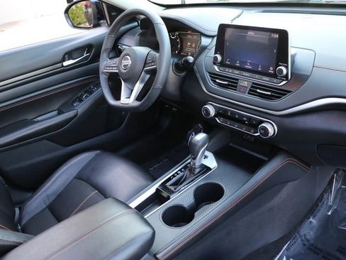 Used 2022 Nissan Altima 2.0 SR FWD image 12
