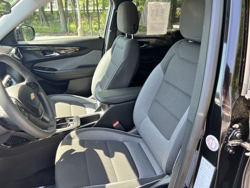 Used 2025 Chevrolet TrailBlazer LT AWD/4WD image 14