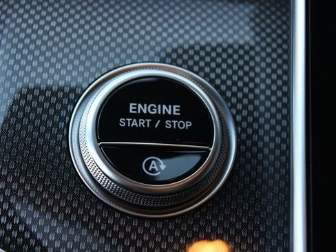 Used 2026 Mercedes-Benz GLC 300 image 25
