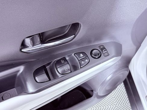 Used 2020 Nissan Kicks SR w/ SR Premium Package FWD image 10
