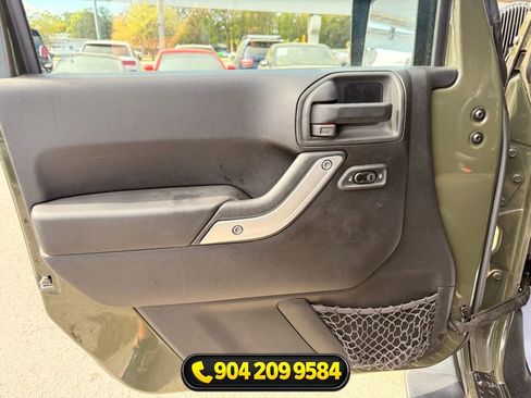 Used 2015 Jeep Wrangler Unlimited Rubicon w/ Dual Top Group AWD/4WD image 19