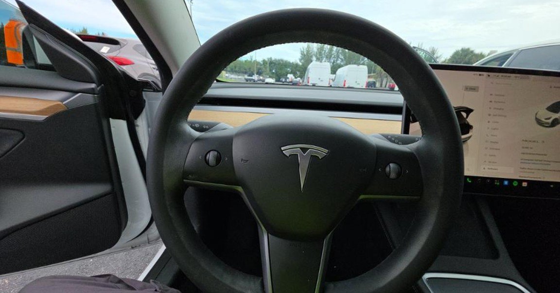 Used 2023 Tesla Model 3 Standard Range RWD image 3