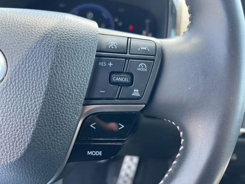 Used 2025 Toyota Camry SE image 15