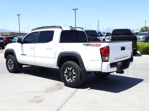 Used 2018 Toyota Tacoma TRD Off-Road w/ TRD Premium Off Road Package AWD/4WD image 4