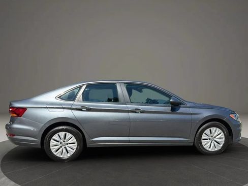 Used 2019 Volkswagen Jetta SE FWD image 4
