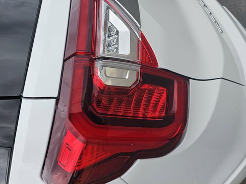 Used 2023 GMC Acadia Denali w/ Denali Ultimate Package image 33