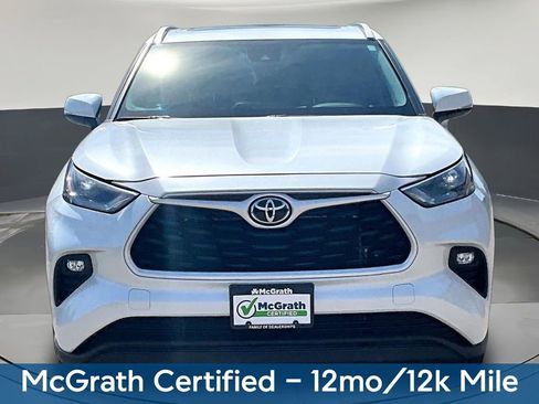 Used 2024 Toyota Highlander XLE AWD/4WD image 2