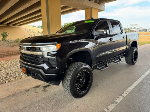 Used 2022 Chevrolet Silverado 1500 LT w/ Z71 Off-Road Package AWD/4WD image 7