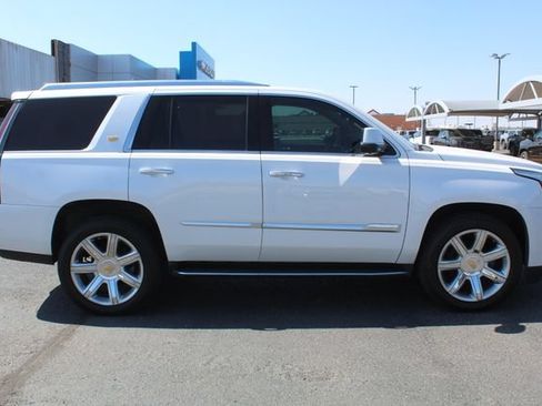 Used 2020 Cadillac Escalade Luxury RWD image 2