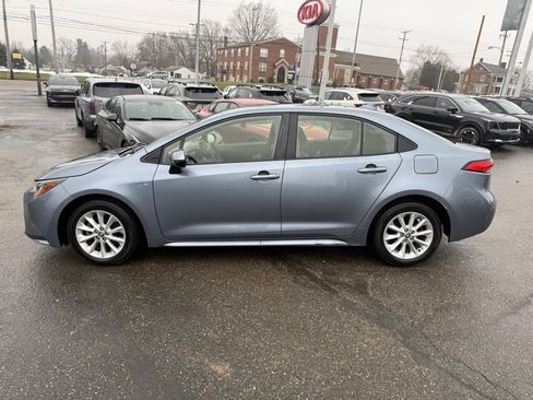 Used 2022 Toyota Corolla LE image 3