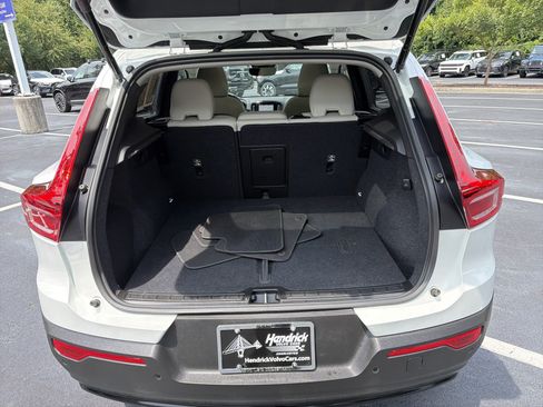 Certified 2025 Volvo XC40 B5 Ultra AWD/4WD image 34