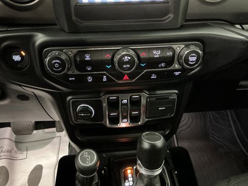 Used 2021 Jeep Gladiator Sport AWD/4WD image 16