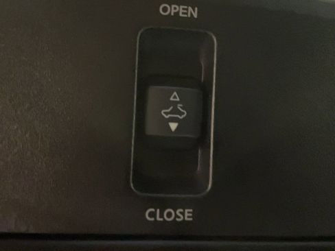 Used 2021 Nissan Altima 2.5 SR w/ SR Premium Package image 9