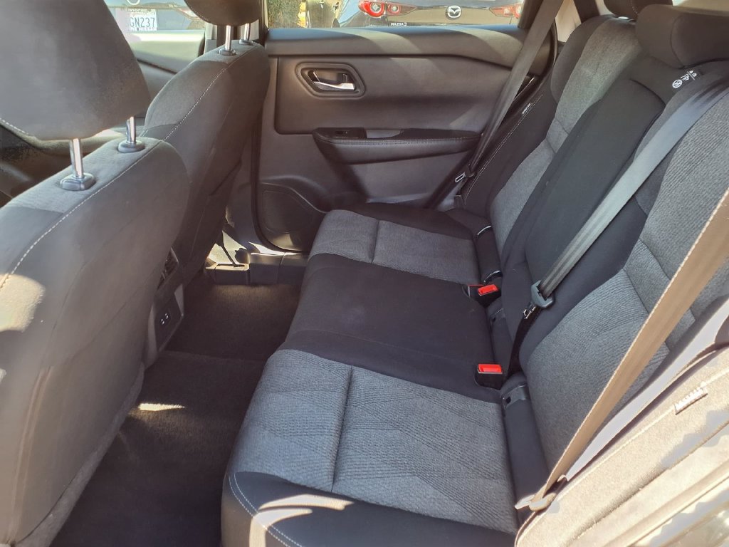 Certified 2025 Nissan Rogue SV FWD image 10