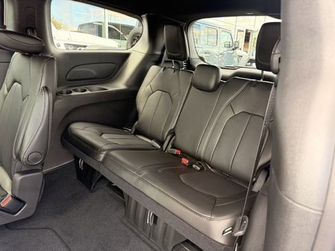New 2026 Chrysler Pacifica Select image 15