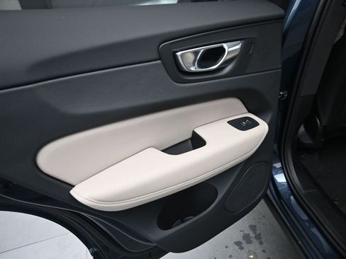 New 2026 Volvo XC60 B5 Plus w/ Protection Package Premier AWD/4WD image 28